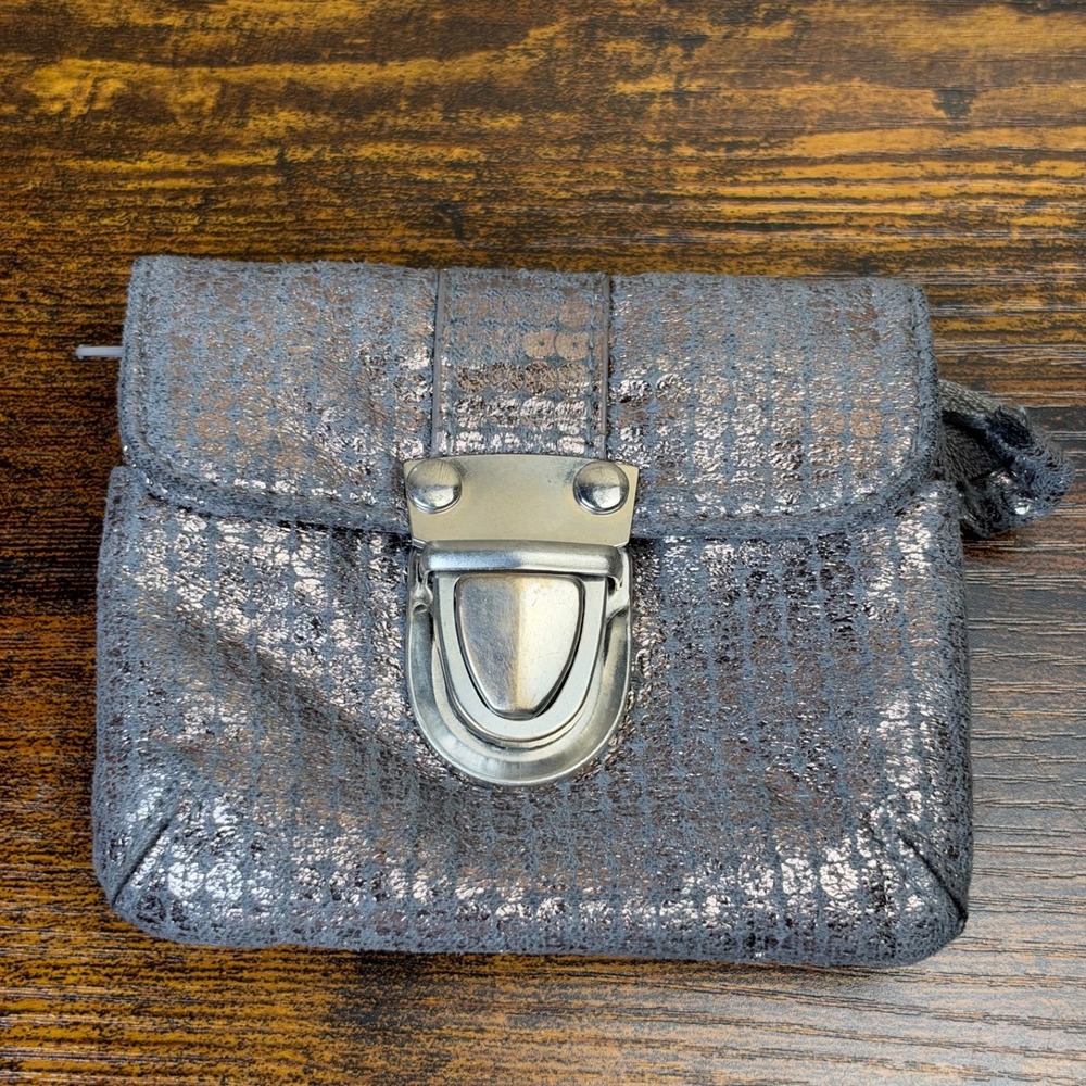 LULU Womens Wallet Silver Metallic Embossed Push Lock ID Window Coin Pocket